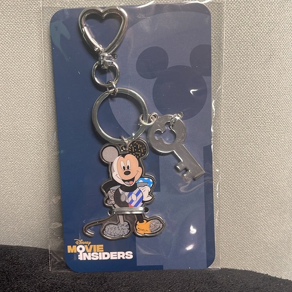 BNWT MICKEY MOUSE 100TH ANNIVERSARY KEYCHAIN BY POP ARTIST ROMERO BRITTO 2023 - Picture 8 of 9